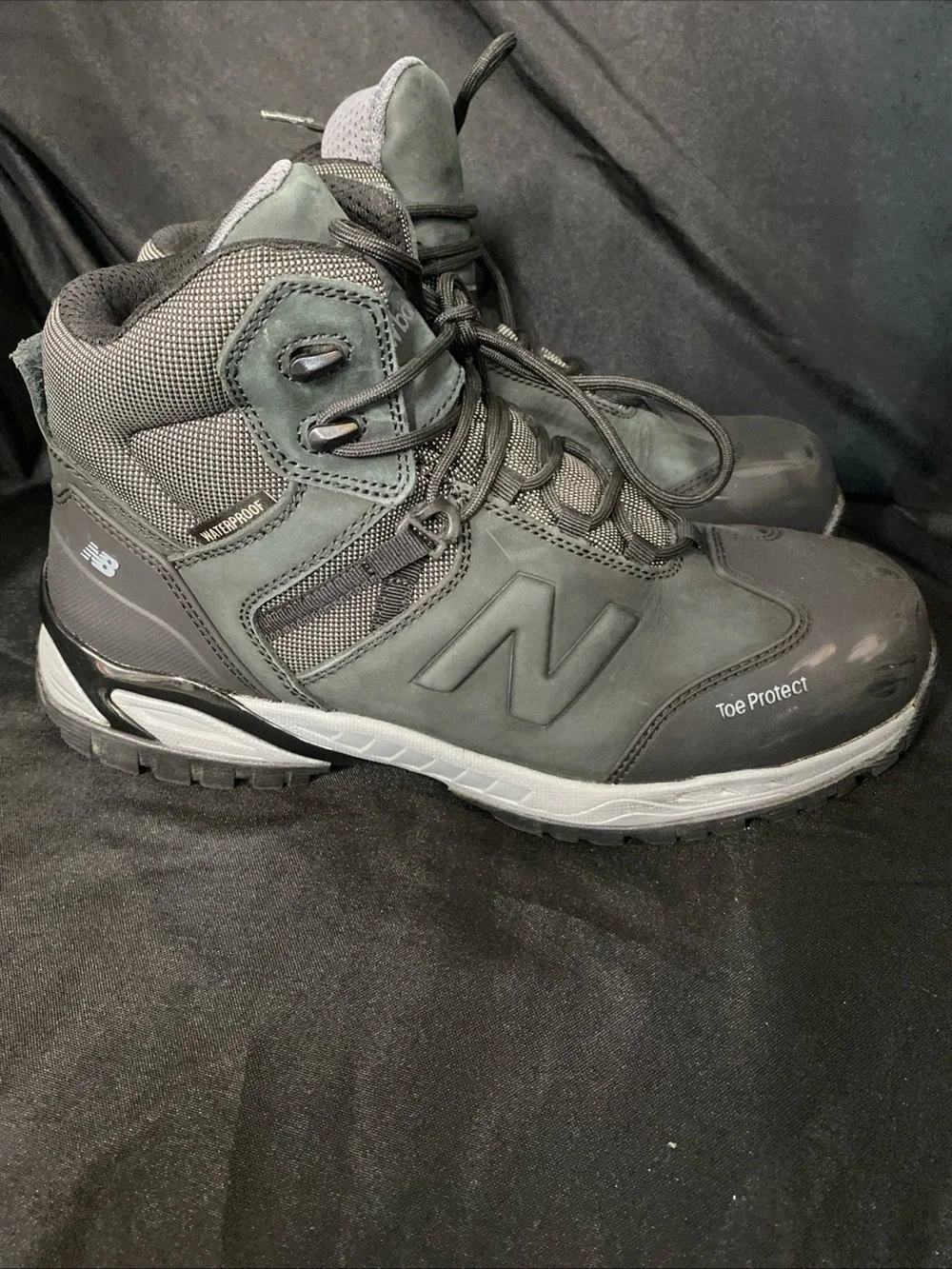 New Balance Men's Waterproof Work Boot Steel Toe size 10.5 - Gray/Black